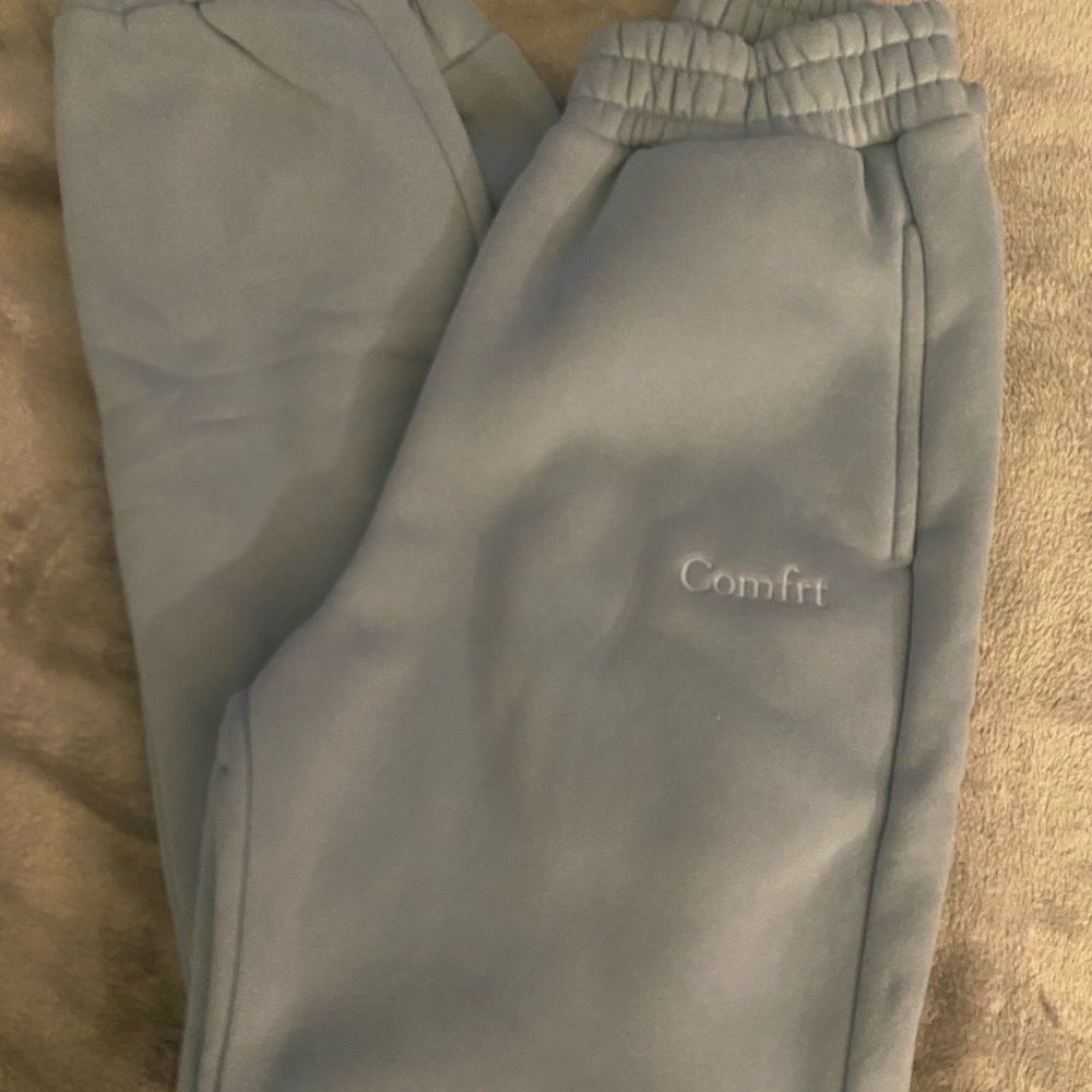 Comfrt signature sweatpants in sky blue. New in bag